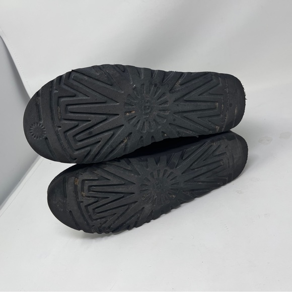 UGG Classic II Short Black 1016223-BLK - Picture 7 of 16